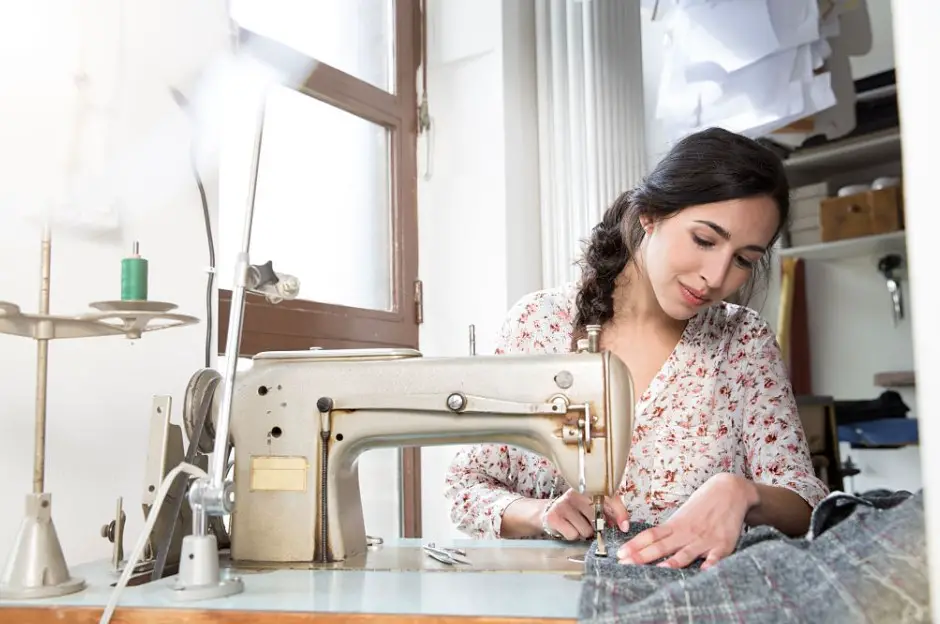 How to Use an Electric Sewing Machine